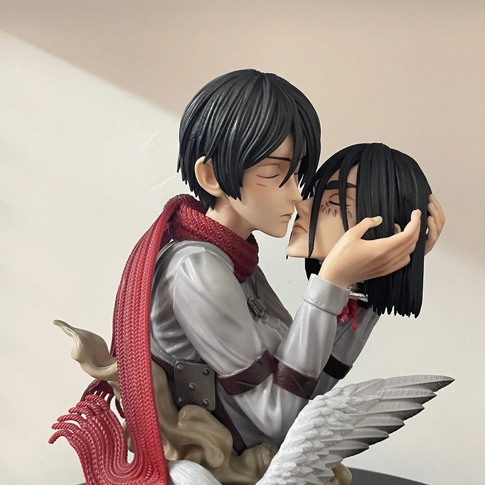 Attack on Titan: Kiss of Death Figure