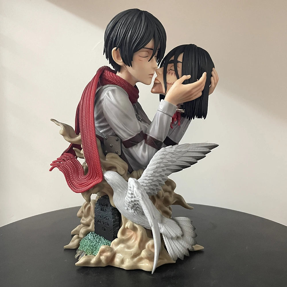 Attack on Titan: Kiss of Death Figure