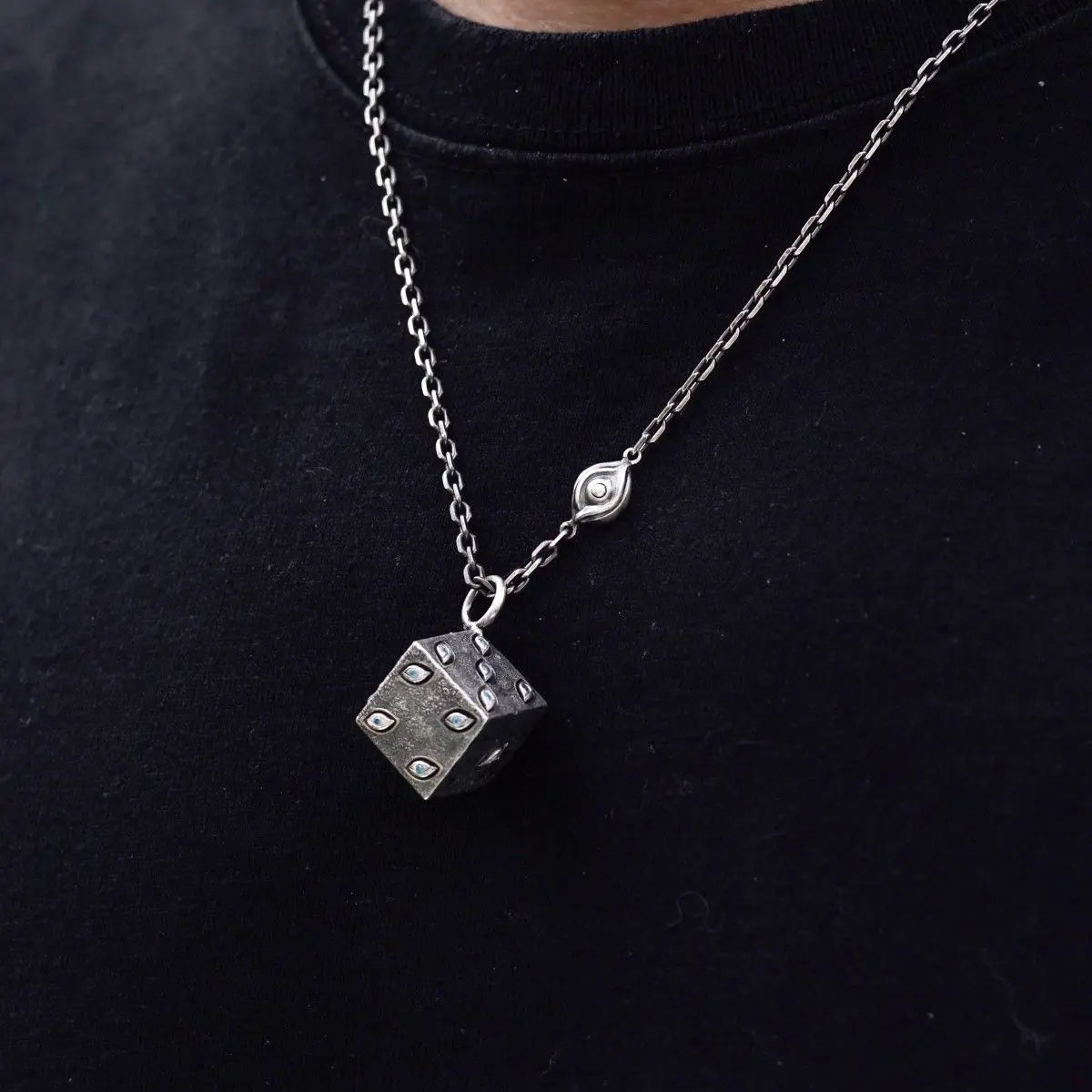 "Gokumonkyo" necklace
